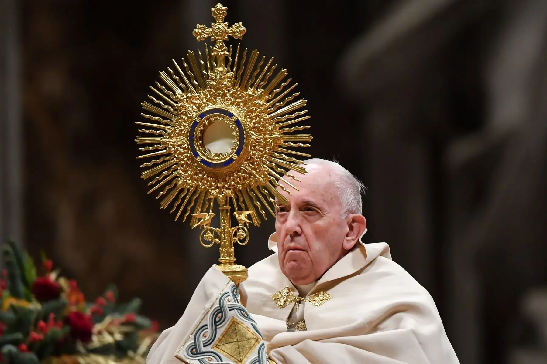 El Papa Francisco celebra una misa durante la oración 