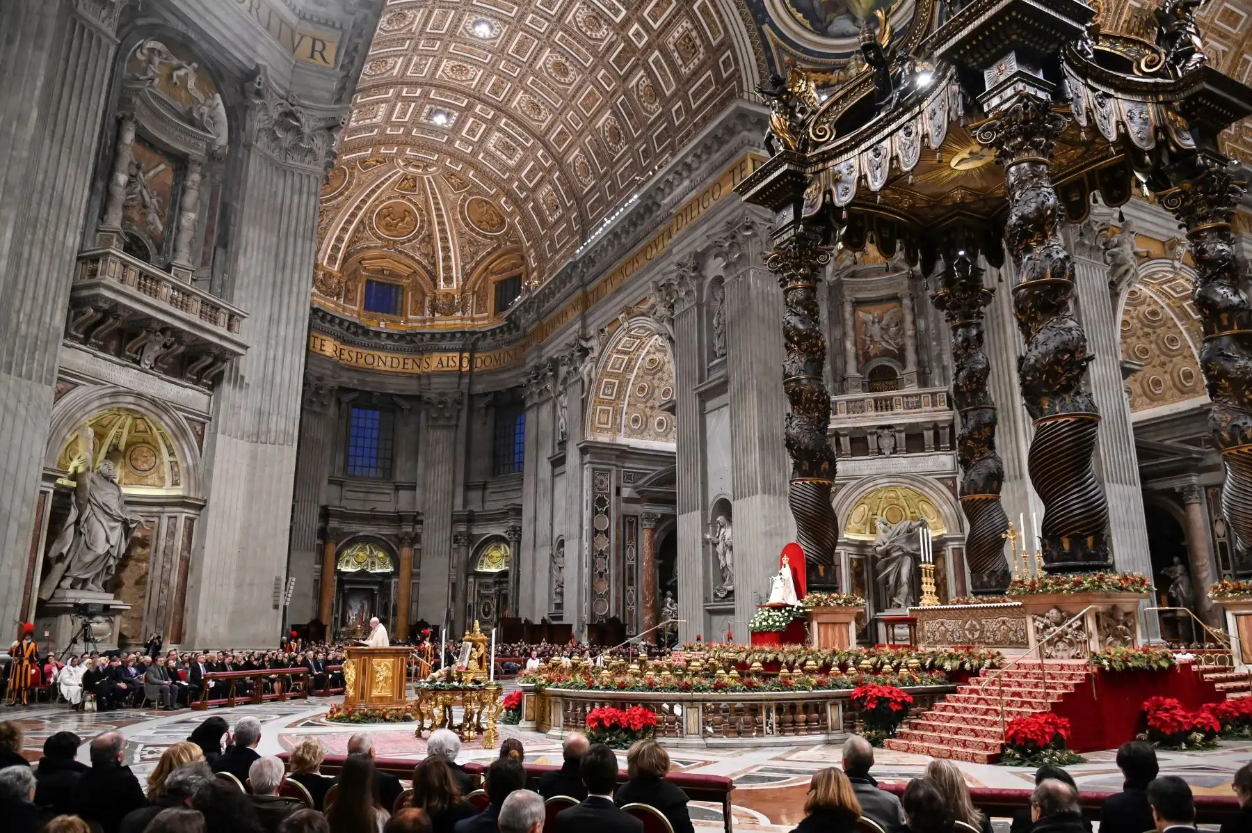El Papa Francisco celebra una misa durante la oración 