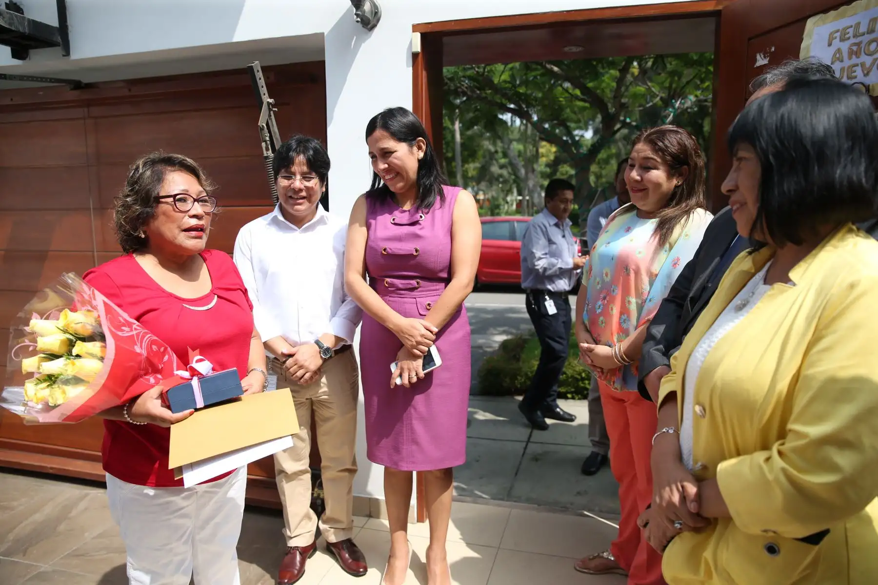 Ministra Flor Pablo agradece a los 4 mil 304 docentes del país que cesaron el 2019.
Foto: Difusión Minedu