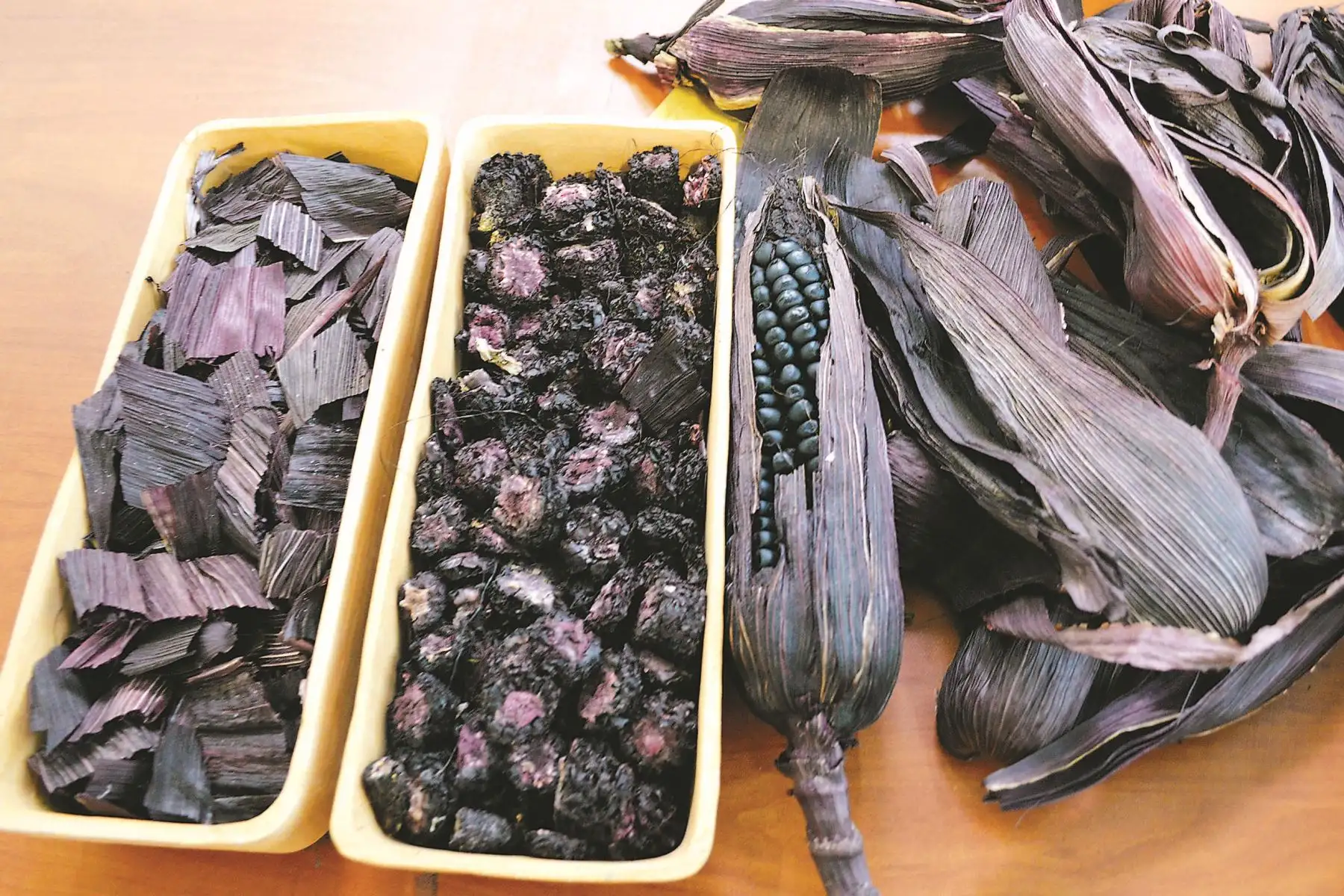 En el futuro, el maíz morado será tendencia entre los productos más requeridos para prevenir algunos tipos de cáncer, además de disminuir la presión alta y el colesterol. Entre las variedades de este singular grano andino existe una especial: la INIA 601, desarrollada por especialistas del Instituto Nacional de Innovación Agraria (INIA) de Cajamarca. Foto: ANDINA.