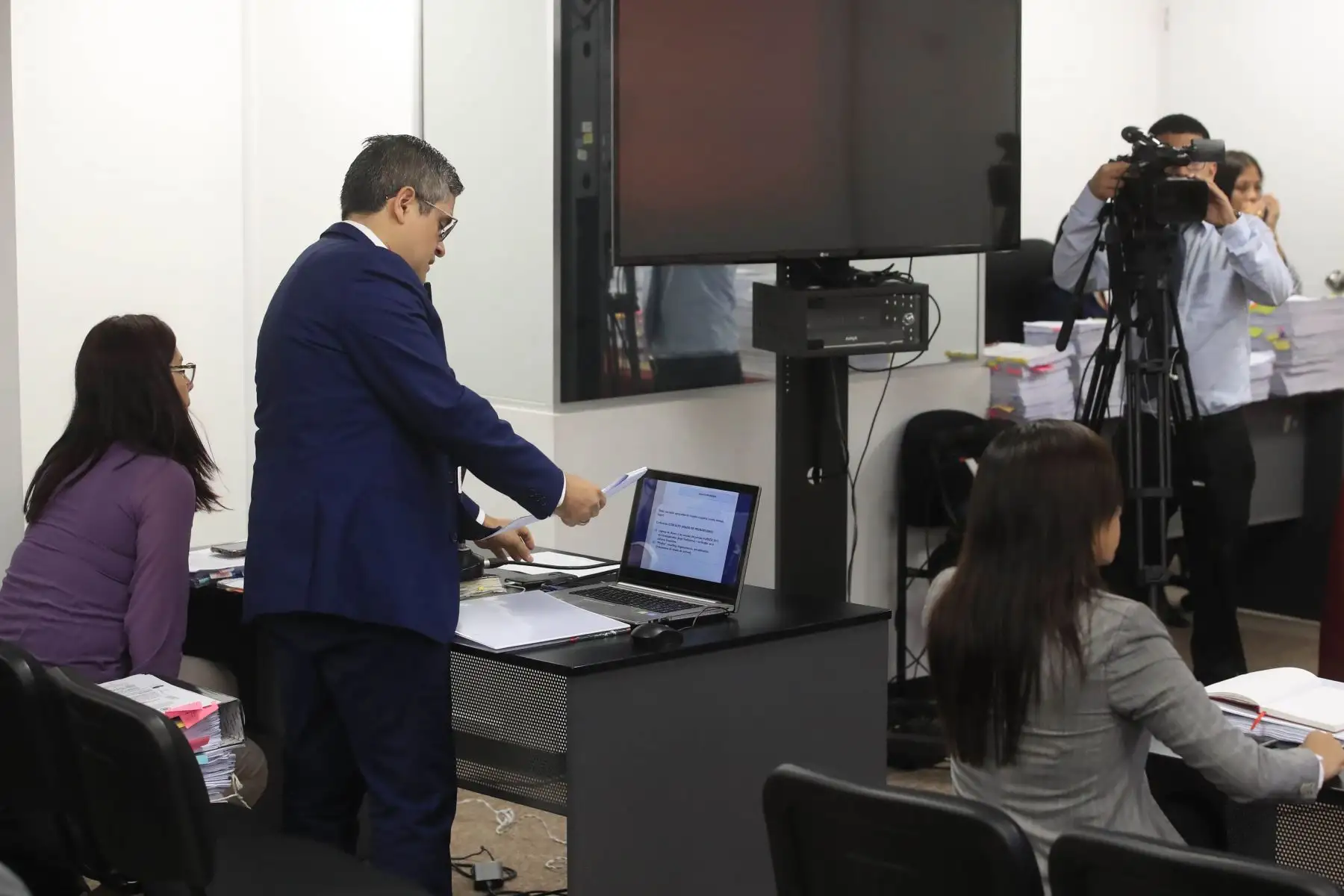 El Cuarto Juzgado de Investigación Preparatoria del Poder Judicial, a cargo del magistrado Víctor Zúñiga Urday, reanuda la audiencia en la que se evalúa el pedido de 36 meses de prisión preventiva contra la lideresa de Fuerza Popular, Keiko Fujimori.
Foto: ANDINA/Juan Carlos Guzmán