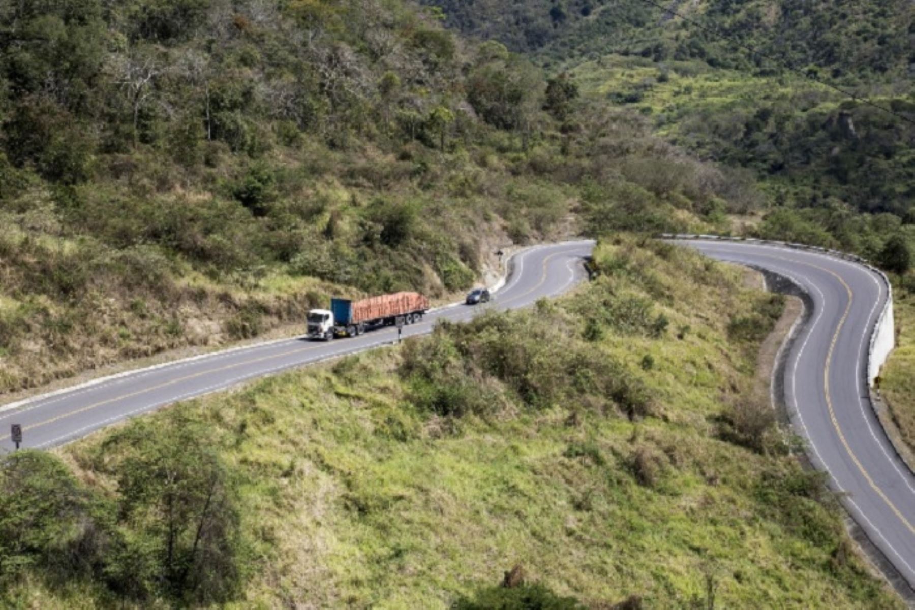 La ampliación de la red vial promueve la integración económica de las regiones andinas y amazónicas. (Imagen referencial) Foto: ANDINA/Difusión