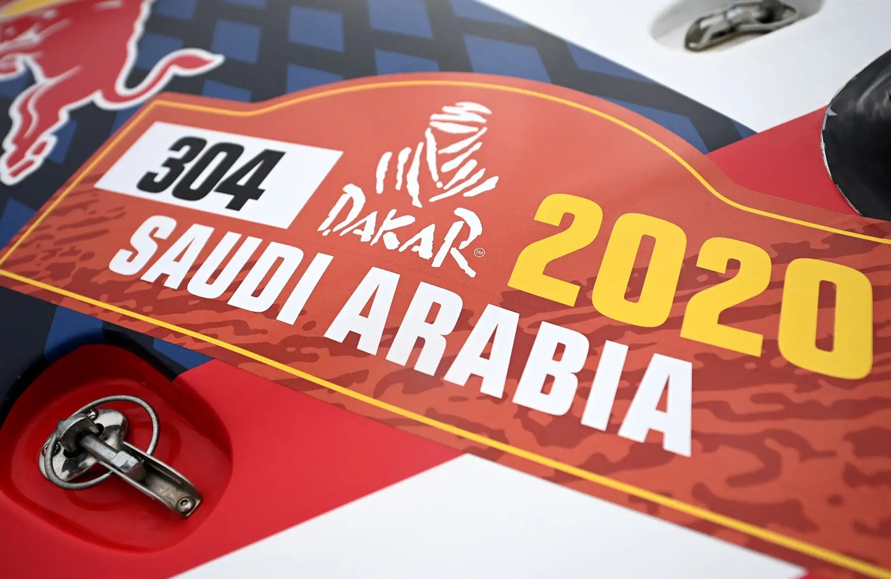 Una foto muestra una parte de un vehículo tomado en el área de revisión técnica en Jeddah, antes del Rally Dakar 2020, que este año tendrá lugar en Arabia Saudita.
Foto: AFP