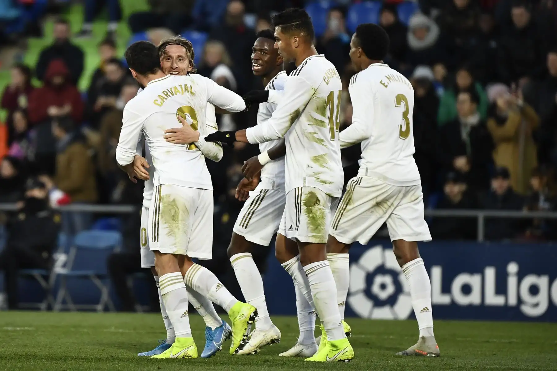El centrocampista croata del Real Madrid Luka Modric celebra su gol durante el partido de fútbol de la liga española entre el Getafe CF y el Real Madrid CF.
Foto: AFP