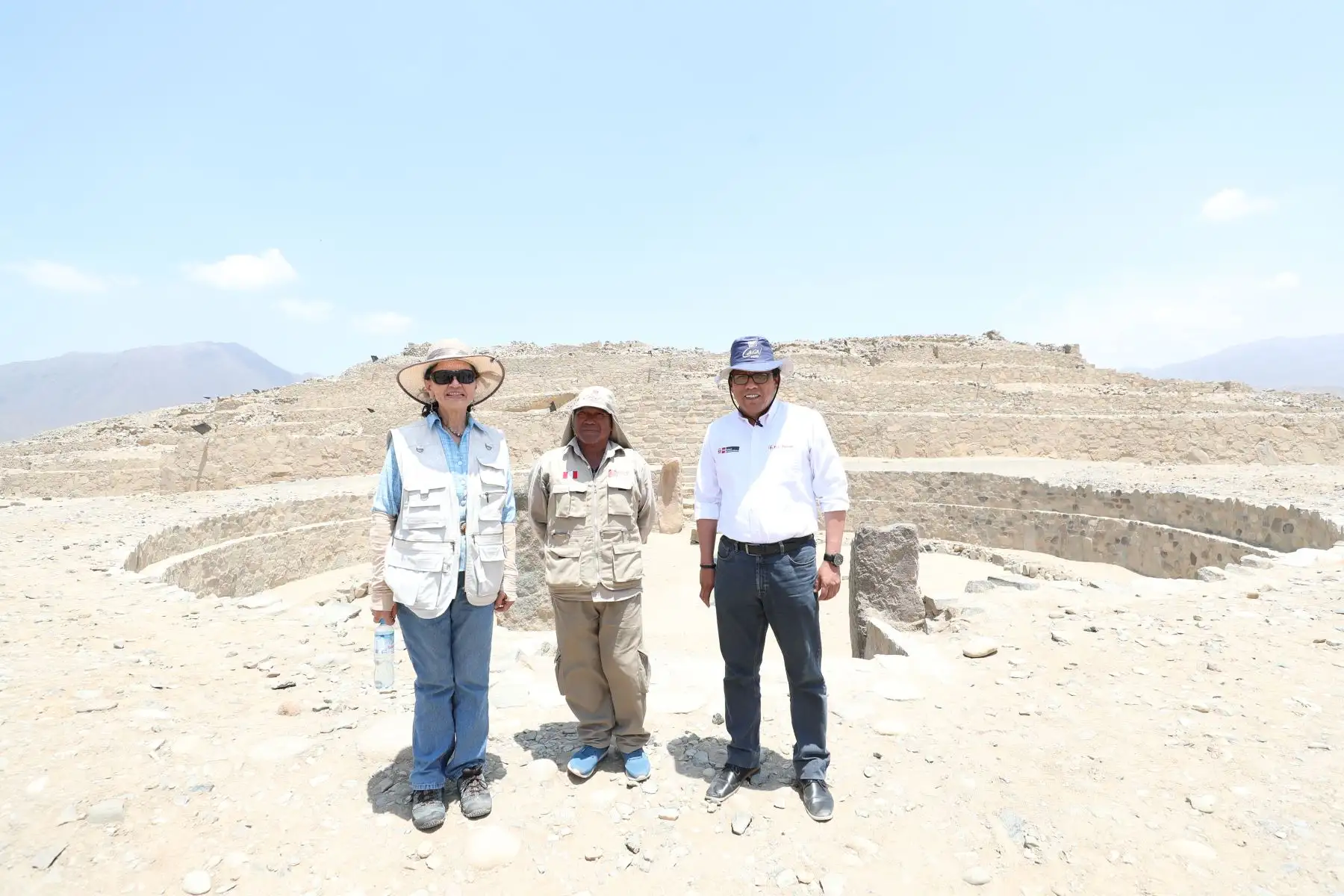 Presidente del Consejo de Ministros, Vicente Zeballos , llegó a la Ciudad Sagrada de Caral, para inspeccionar junto a su directora, Ruth Shady, los trabajos arqueológicos y académicos que se impulsan en el lugar.
Foto: ANDINA/PCM