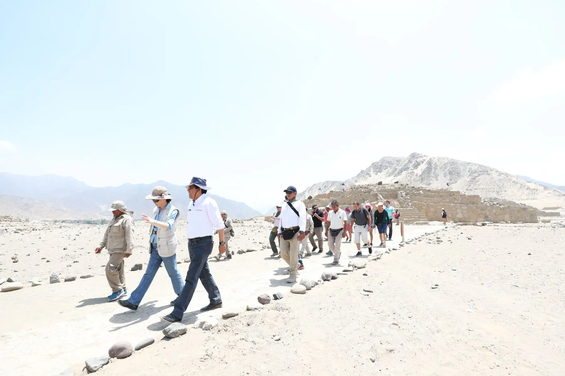 Presidente del Consejo de Ministros, Vicente Zeballos , llegó a la Ciudad Sagrada de Caral, para inspeccionar junto a su directora, Ruth Shady, los trabajos arqueológicos y académicos que se impulsan en el lugar.
Foto: ANDINA/PCM
