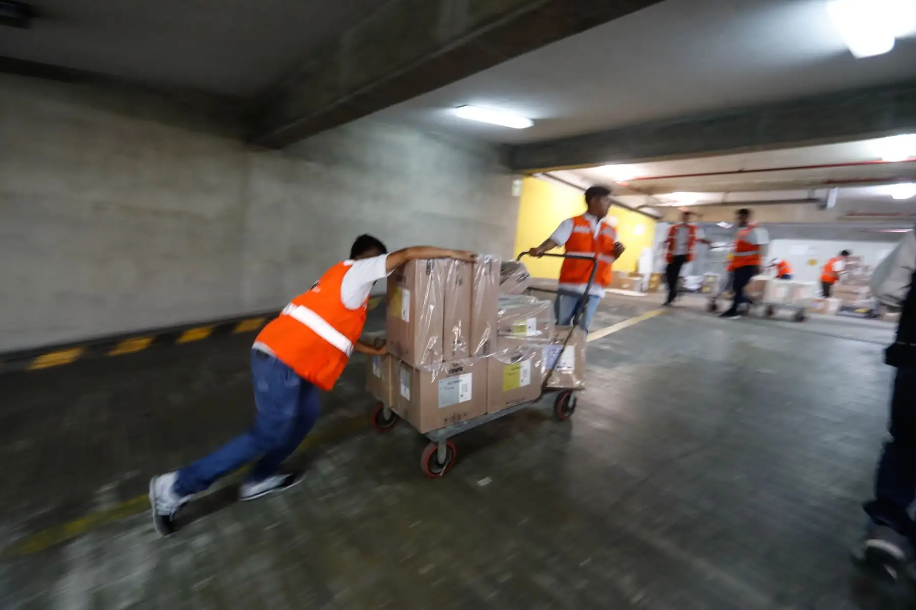 ONPE entrega a Cancillería material electoral para más de 900 mil peruanos residentes en el exterior. Foto: ANDINA/Renato Pajuelo