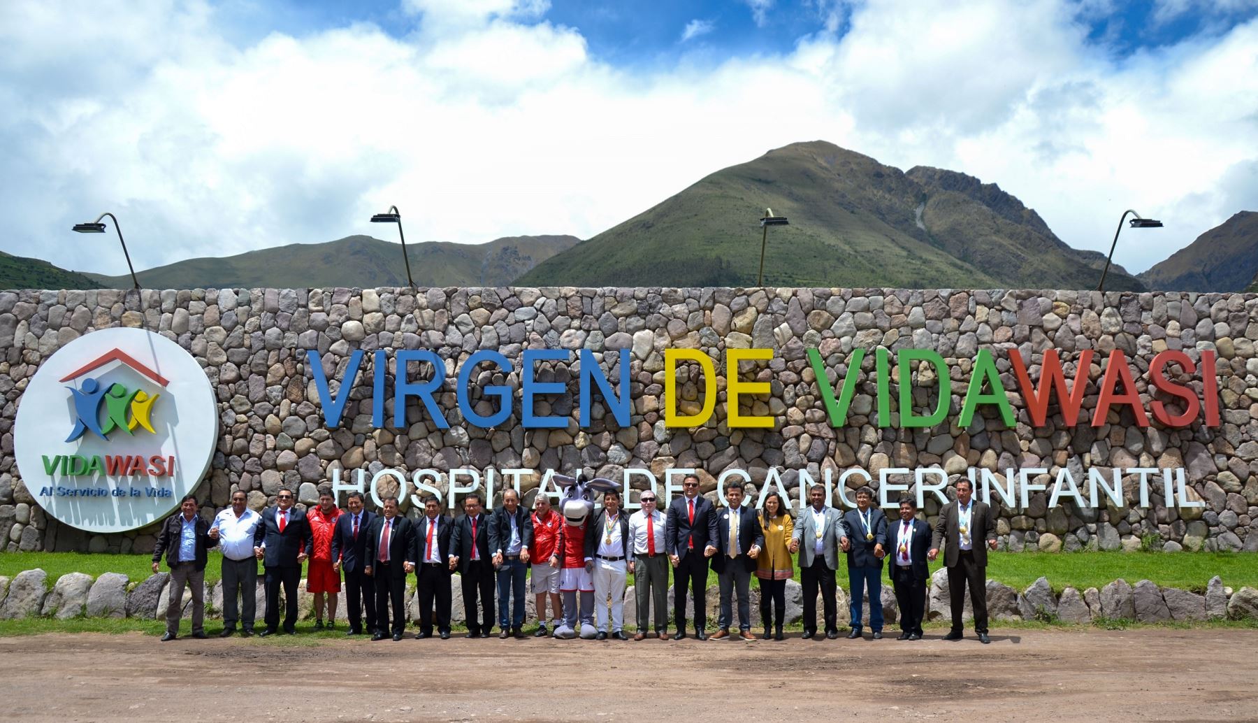 Cienciano y Vidawasi se unen para la construcción del primer hospital de cáncer infantil en el Perú