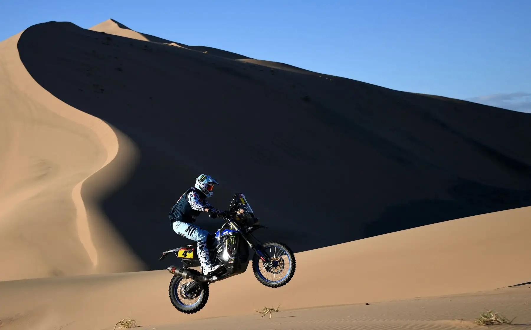 El ciclista del equipo de rally Yamaha Adrien Van Beveren de Francia impulsa su moto Yamaha durante la Etapa 1 del Dakar 2020 entre Jeddah y Al Wajh, Arabia Saudita.
Foto: AFP