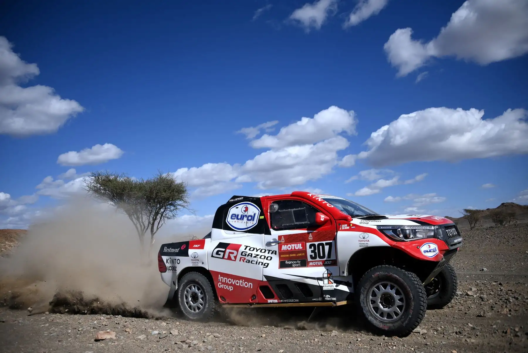 El piloto de Dutch Bernhard ten Brinke y su copiloto Tom Colsoul de Bélgica dirigen su Toyota durante la Etapa 1 del Dakar 2020 entre Jeddah y Al Wajh, Arabia Saudita.
Foto: AFP