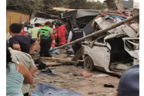 En el hospital de Nasca se encuentran 41 heridos, de los cuales el estado de nueve de ellos es crítico, pero de cinco ya se logró su evacuación al Hospital Regional de Ica, vía terrestre. Foto: Rosales Aysa Suaña.