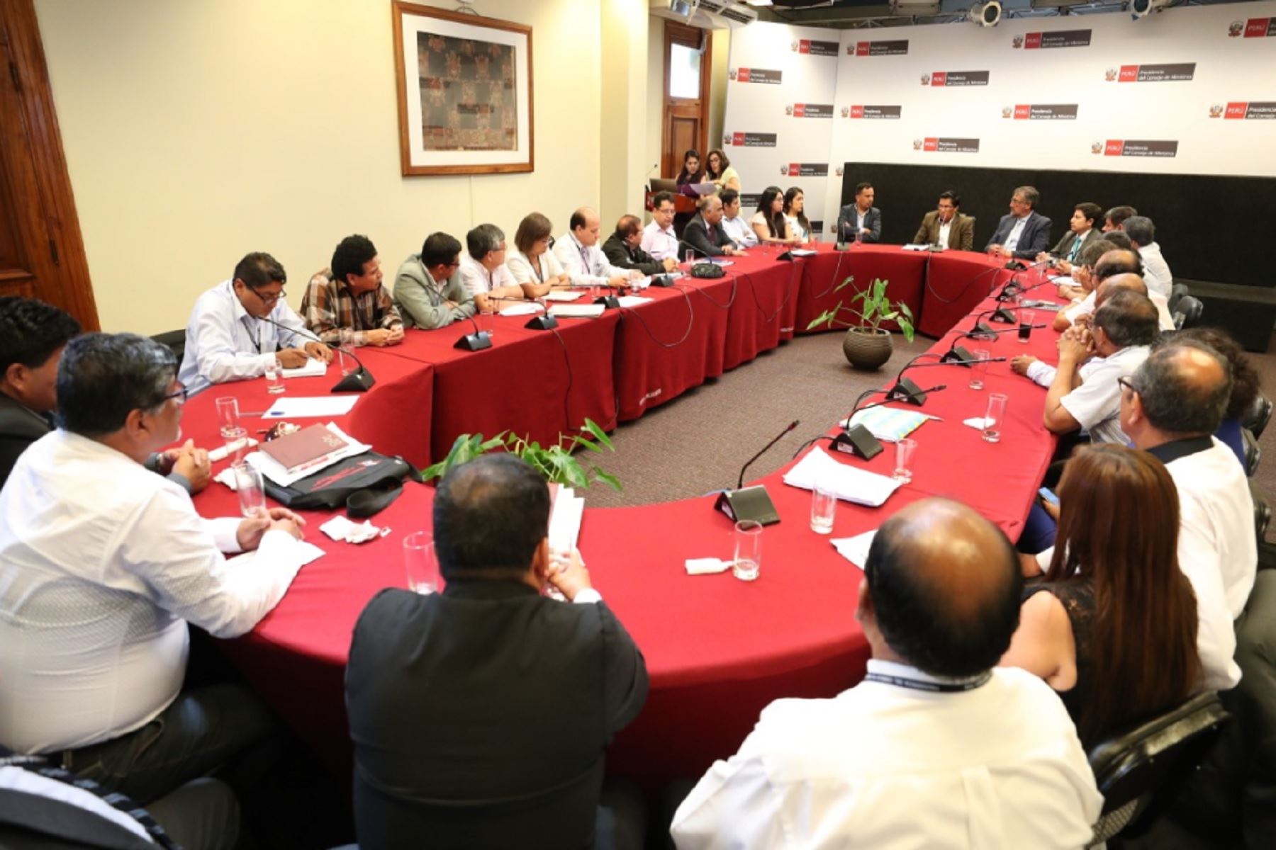 Vicente Zeballos se reunió con las centrales sindicales