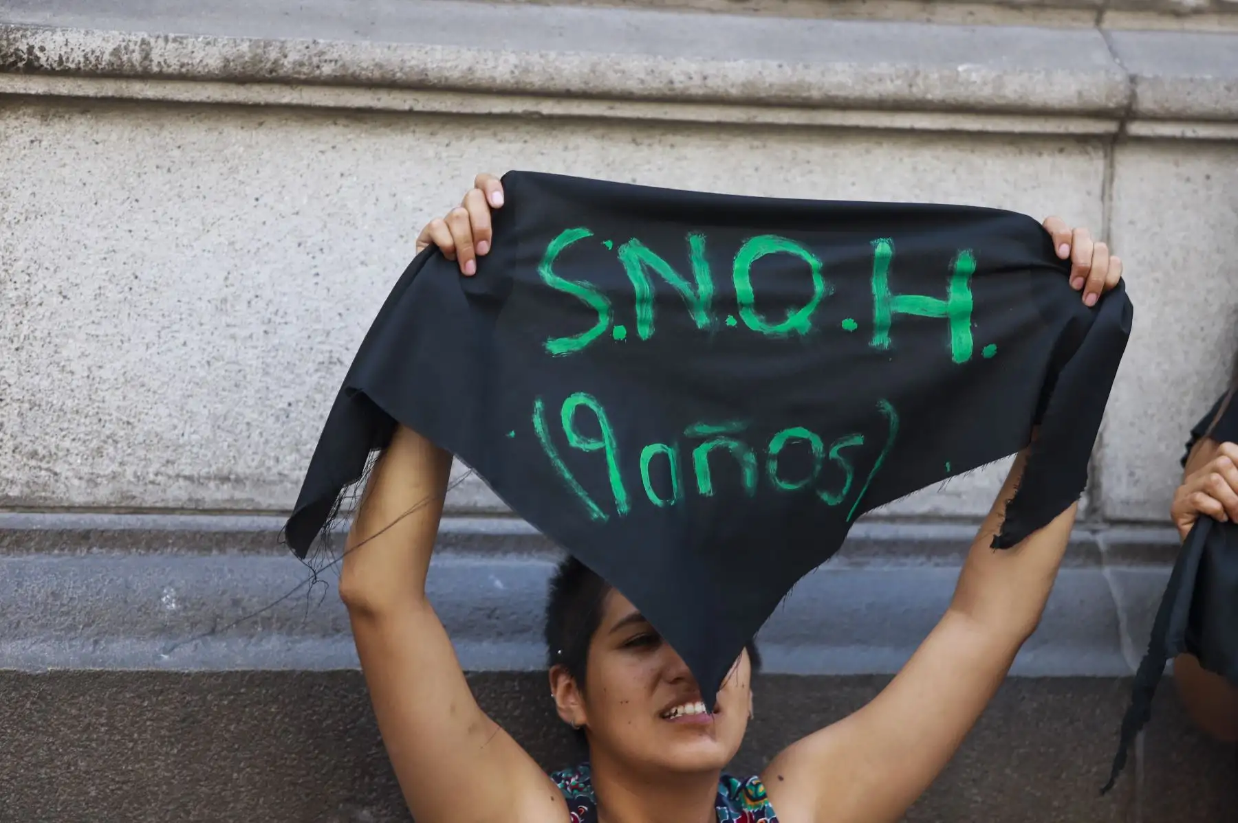 Ciudadanas de colectivos y organizaciones que luchan contra la violencia hacia las mujeres realizan un plantón en las afueras de Palacio, luego de sostener una reunión con el jefe de Estado Martín Vizcarra.
Foto: ANDINA/Prensa Presidencia