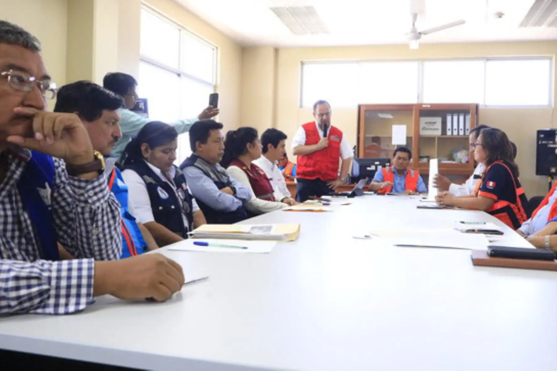 El viceministro de Mype e Industria, José Salardi, se reunió esta mañana con autoridades regionales y locales en el COER Loreto.