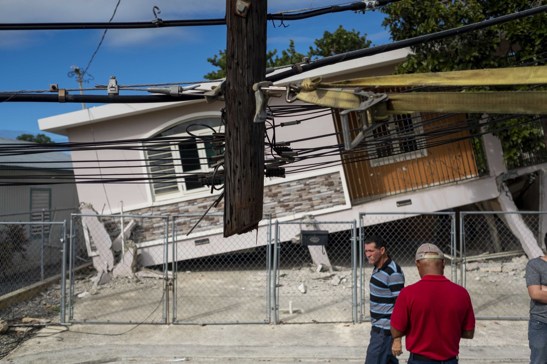 Un terremoto de magnitud 6,5 sacudió a Puerto Rico, derribando algunas estructuras y causando cortes de energía y pequeños deslizamientos de tierra, pero no hubo informes de víctimas. Foto: AFP