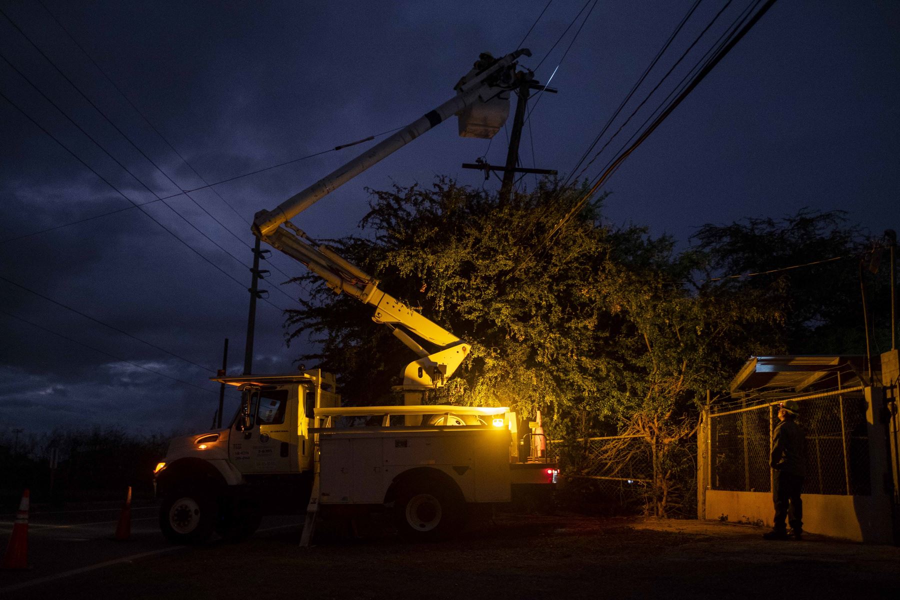 San Juan de Puerto Rico está sumido en la oscuridad luego de que un terremoto de 6.5 sacudió la isla y dejó en gran parte sin electricidad. Foto: AFP