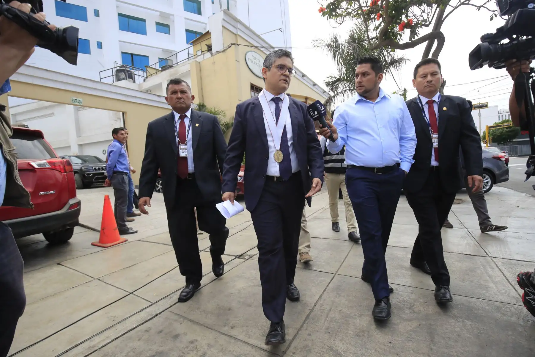 El fiscal del Equipo Especial Lava Jato, José Domingo Pérez, encabezó la diligencia de incautación con fines de decomiso de tres inmuebles vinculados al empresario Gonzalo Monteverde. Foto: ANDINA/Juan Carlos Guzmán El fiscal del Equipo Especial Lava Jato, José Domingo Pérez, encabezó la diligencia de incautación con fines de decomiso de tres inmuebles vinculados al empresario Gonzalo Monteverde. Foto: ANDINA/Juan Carlos Guzmán