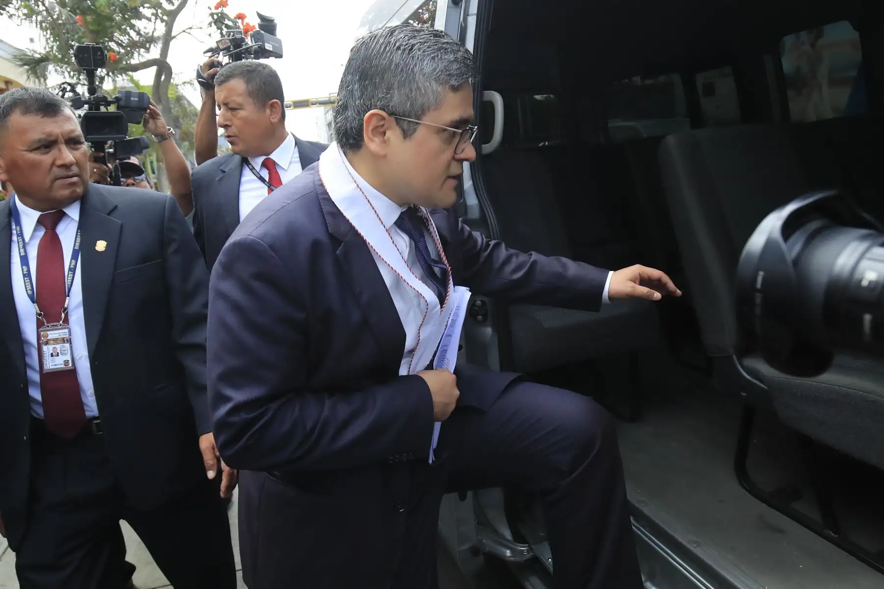 El fiscal del Equipo Especial Lava Jato, José Domingo Pérez, encabezó la diligencia de incautación con fines de decomiso de tres inmuebles vinculados al empresario Gonzalo Monteverde. Foto: ANDINA/Juan Carlos Guzmán El fiscal del Equipo Especial Lava Jato, José Domingo Pérez, encabezó la diligencia de incautación con fines de decomiso de tres inmuebles vinculados al empresario Gonzalo Monteverde. Foto: ANDINA/Juan Carlos Guzmán