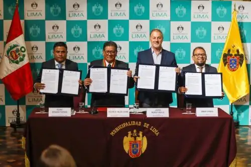 Los alcaldes provinciales de Arequipa, Omar Candia; de Cusco, Ricardo Valderrama; Lima, Jorge Muñoz; y del distrito del Rímac, Pedro Rosario, suscribieron un convenio marco de cooperación interinstitucional que crea la Red Peruana de Ciudades Patrimonio Cultural de la Humanidad.
