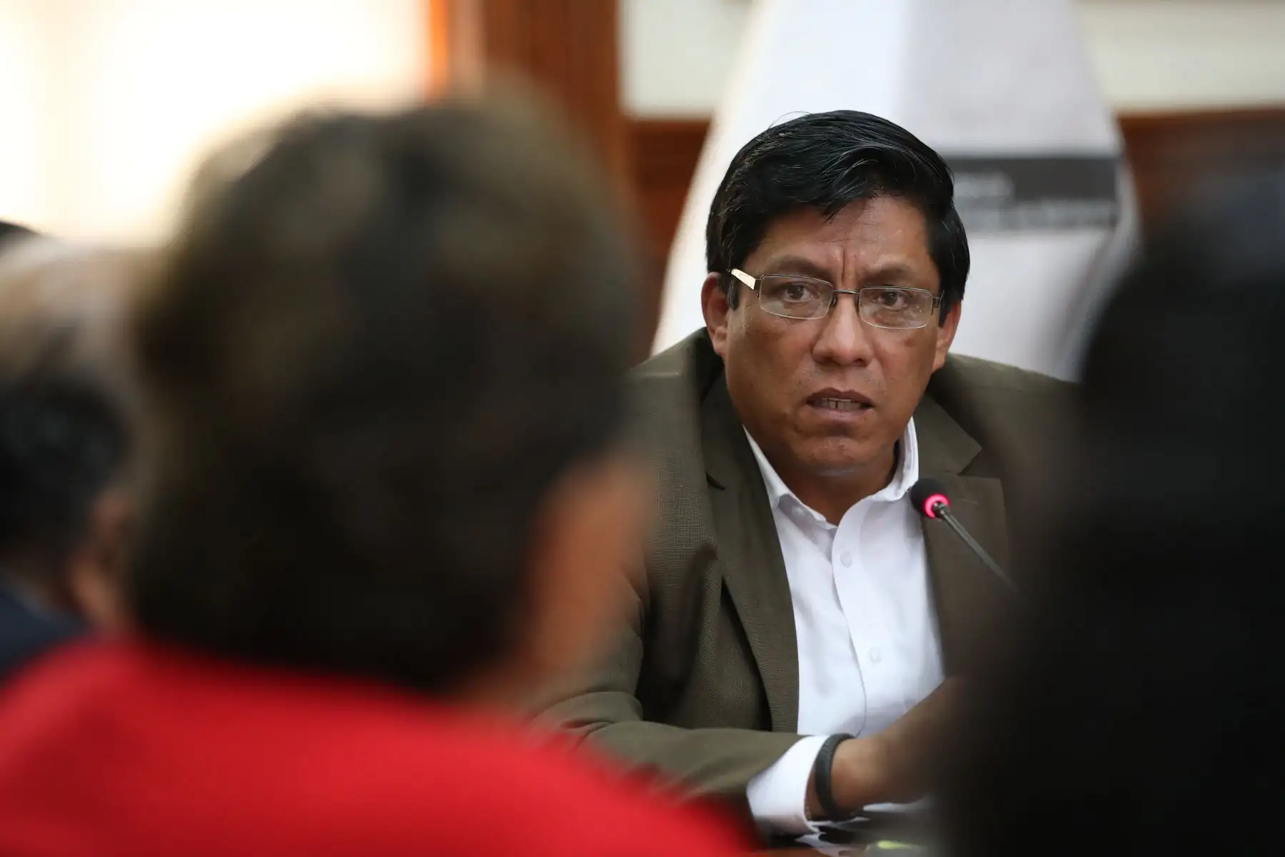 El presidente del Consejo de Ministros, Vicente Zeballos, se reunió con representantes de la Asociación Nacional de Familiares de Asesinados , Desaparecidos, Ejecutados (ANFADET) y la Coordinadora Nacional de Organizaciones de Afectados por la Violencia Política (CONAVIP).
Foto: ANDINA/PCM