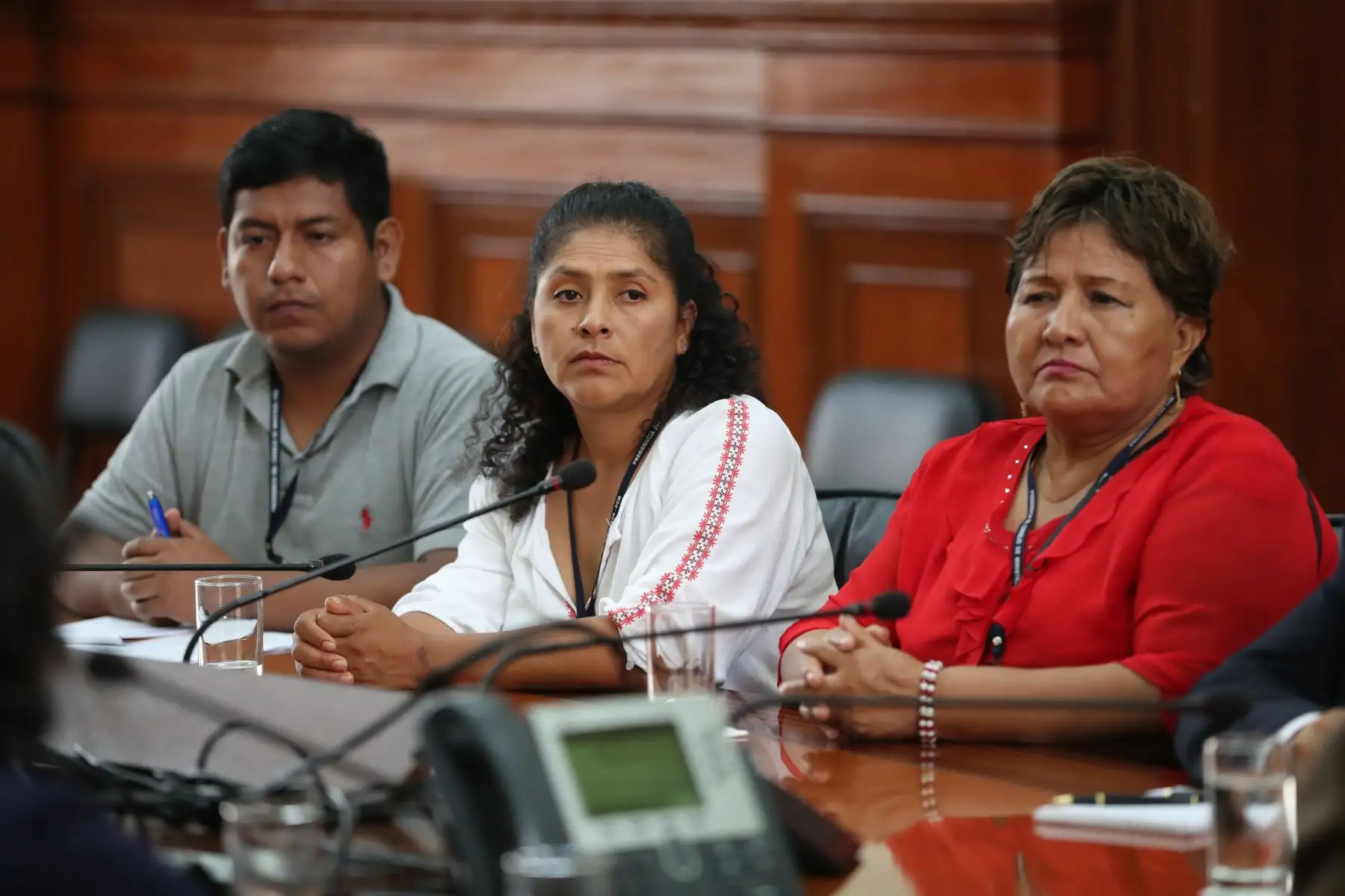 El presidente del Consejo de Ministros, Vicente Zeballos, se reunió con representantes de la Asociación Nacional de Familiares de Asesinados , Desaparecidos, Ejecutados (ANFADET) y la Coordinadora Nacional de Organizaciones de Afectados por la Violencia Política (CONAVIP).
Foto: ANDINA/PCM