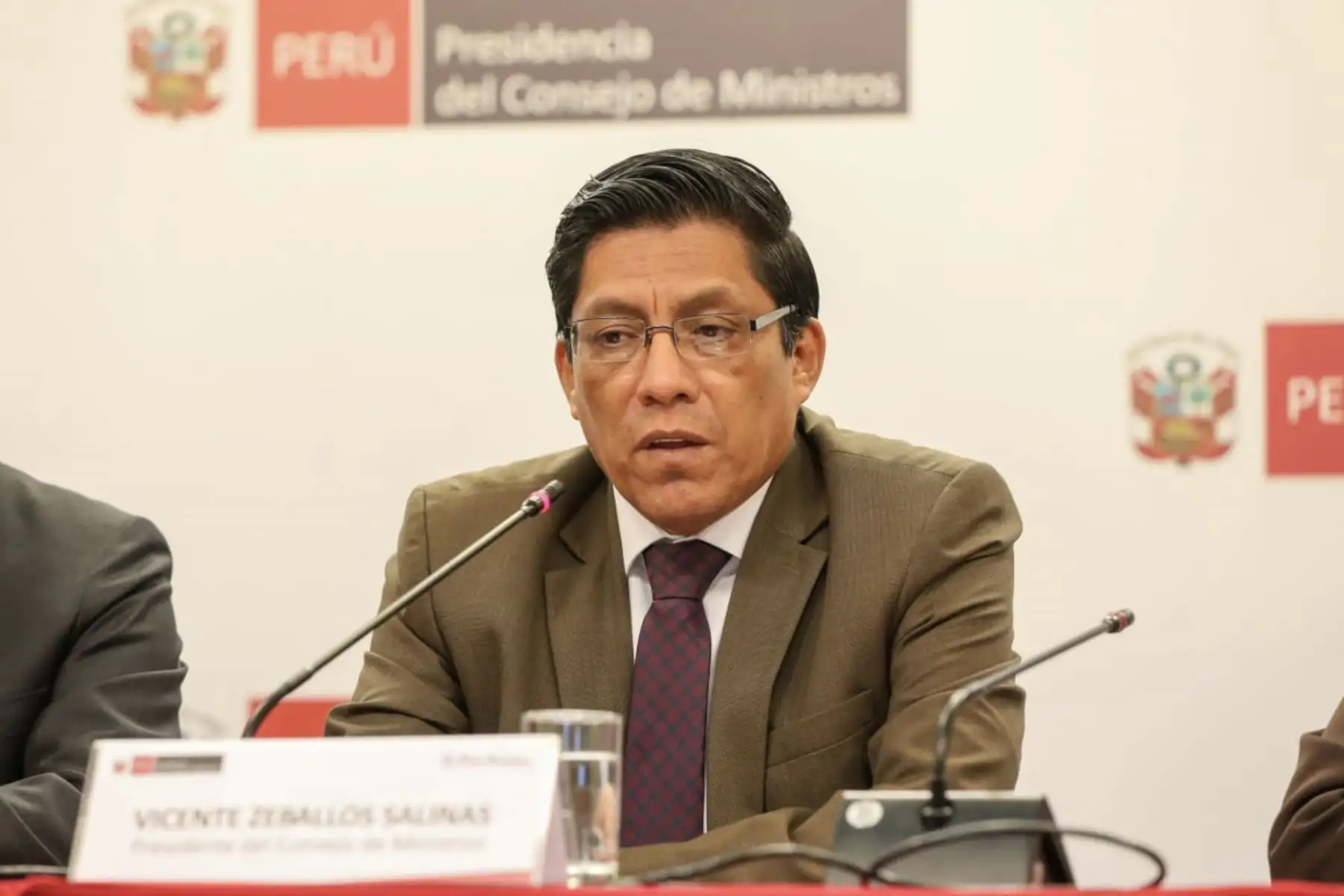 Conferencia de prensa del Presidente del Consejo de Ministros , Vincente Zeballos junto a varios ministros para brindar alcances sobre los acuerdos adoptados hoy durante la sesión del Consejo de Ministros.
Foto: ANDINA/PCM
