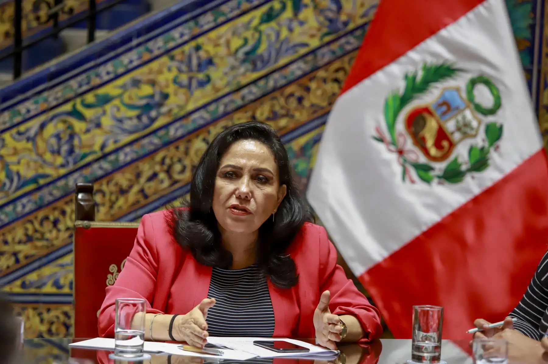 La ministra de la Mujer, Gloria Montenegro y viceministra de Poblaciones Vulnerables, Cecilia Aldave, se reunieron en Palacio con miembros del colectivo “Familias Unidas por Justicia: Ni una asesinada más", conformado por familiares de víctimas de feminicidio.
Foto: ANDINA/Difusión