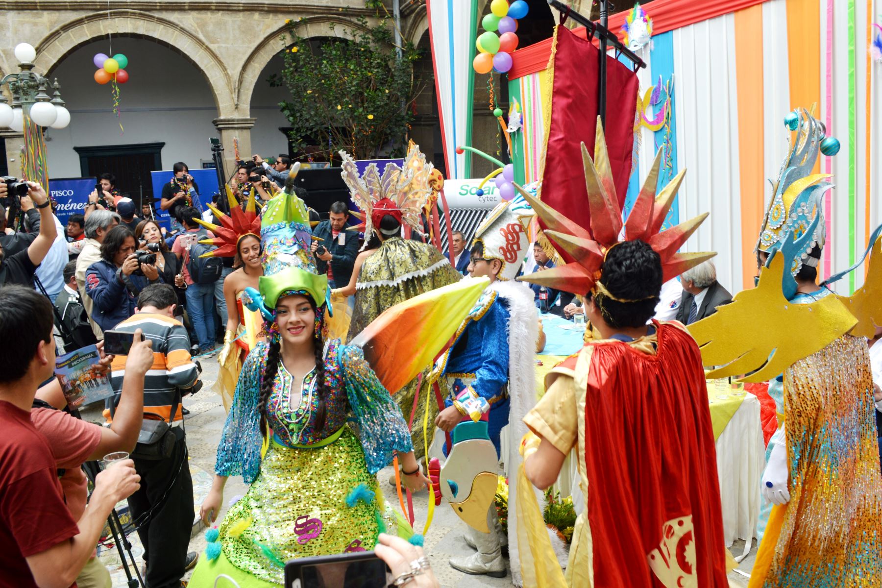 El tradicional carnaval de Cajamarca se prolongará hasta el 8 de marzo y hoy se presentó el programa general, afiche y canción oficial.