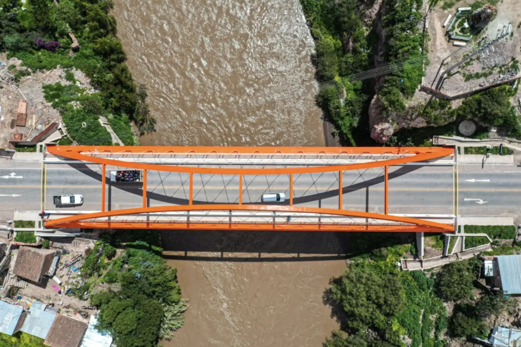 Presidente de la República, Martín Vizcarra, realiza la supervisión del funcionamiento del Puente Urubamba en Cusco. Foto: ANDINA/ Prensa Presidencia