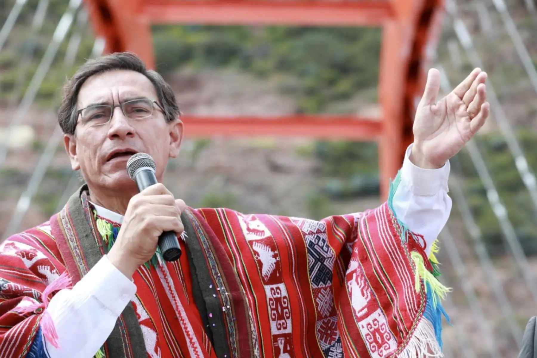 Presidente de la República, Martín Vizcarra, realiza la supervisión del funcionamiento del Puente Urubamba en Cusco. Foto: ANDINA/ Prensa Presidencia