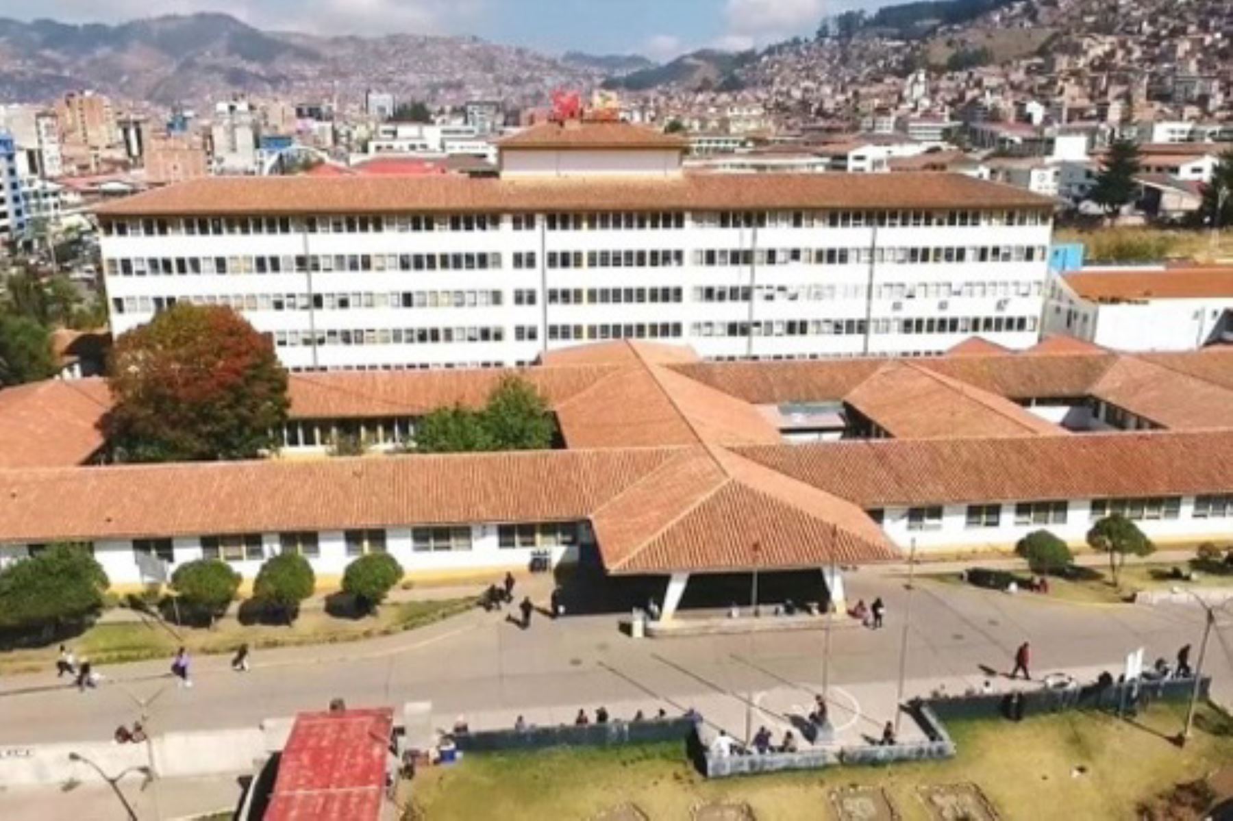 El Ministerio de Salud (Minsa), ejecutará un total de 34 proyectos de inversión por el monto de 1,799 millones de soles en la región Cusco, para mejorar la oferta y servicios de salud para el beneficio de la población cusqueña, informó la ministra de Salud, Elizabeth Hinostroza Pereyra.