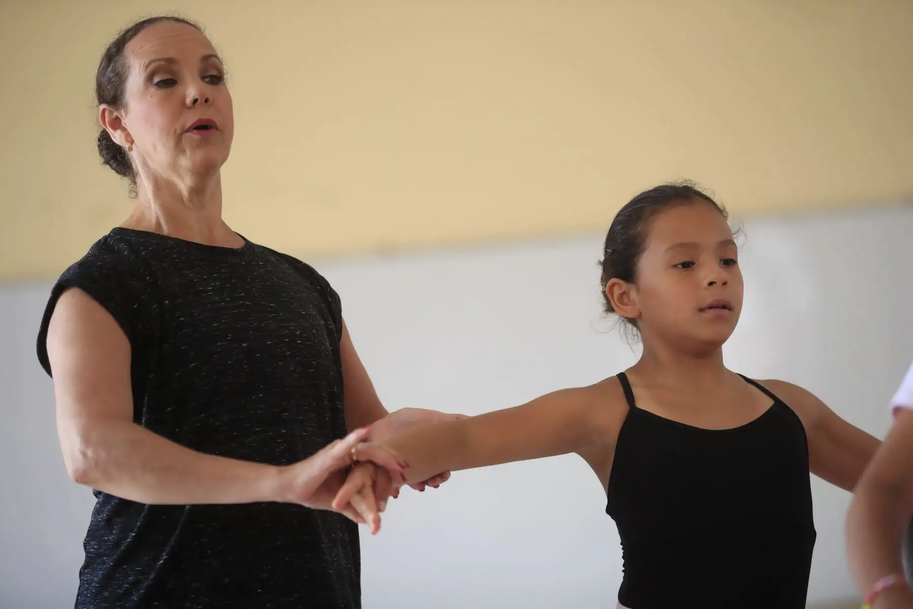 María del Carmen Silva, exbailarina de ballet que imparte clases gratuitas a niñas de bajos recursos en Chorrillos, Perú


Foto: Andina/Juan Carlos Guzmán Negrini