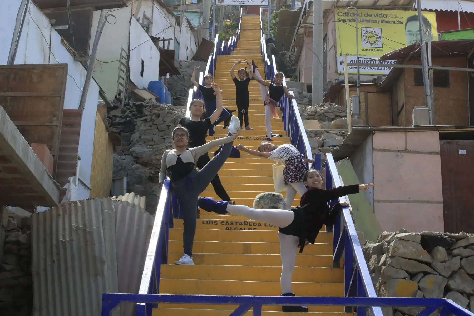 María del Carmen Silva, exbailarina de ballet que imparte clases gratuitas a niñas de bajos recursos en Chorrillos, Perú


Foto: Andina/Juan Carlos Guzmán Negrini