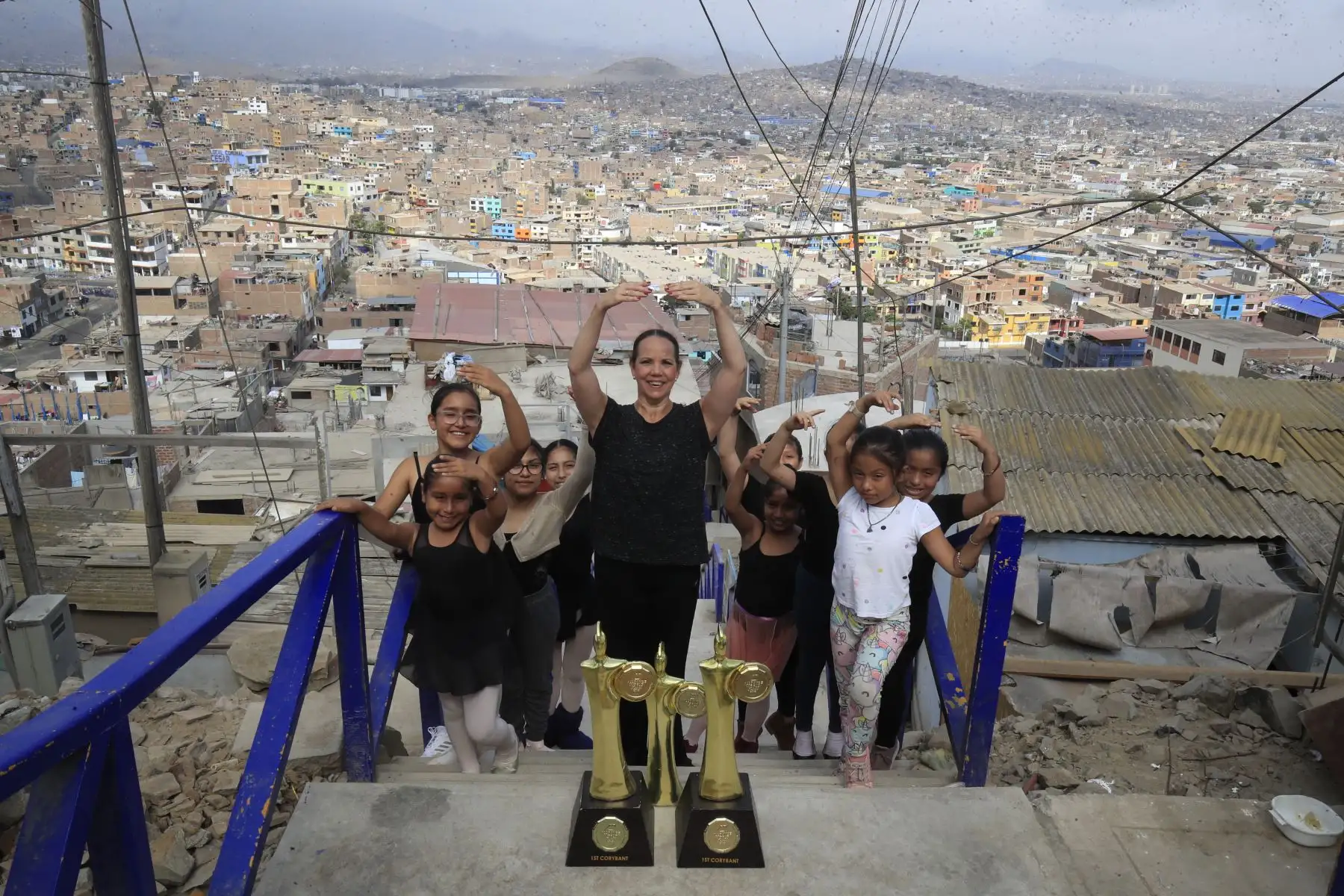 María del Carmen Silva, exbailarina de ballet que imparte clases gratuitas a niñas de bajos recursos en Chorrillos, Perú


Foto: Andina/Juan Carlos Guzmán Negrini