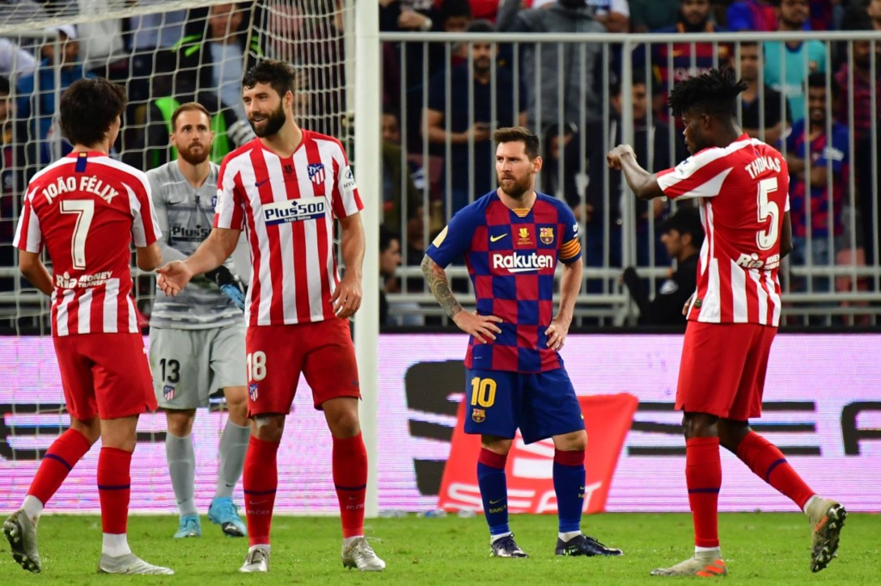 Lionel Messi se muestra contrariado tras perder la semifinal de la Supercopa de España