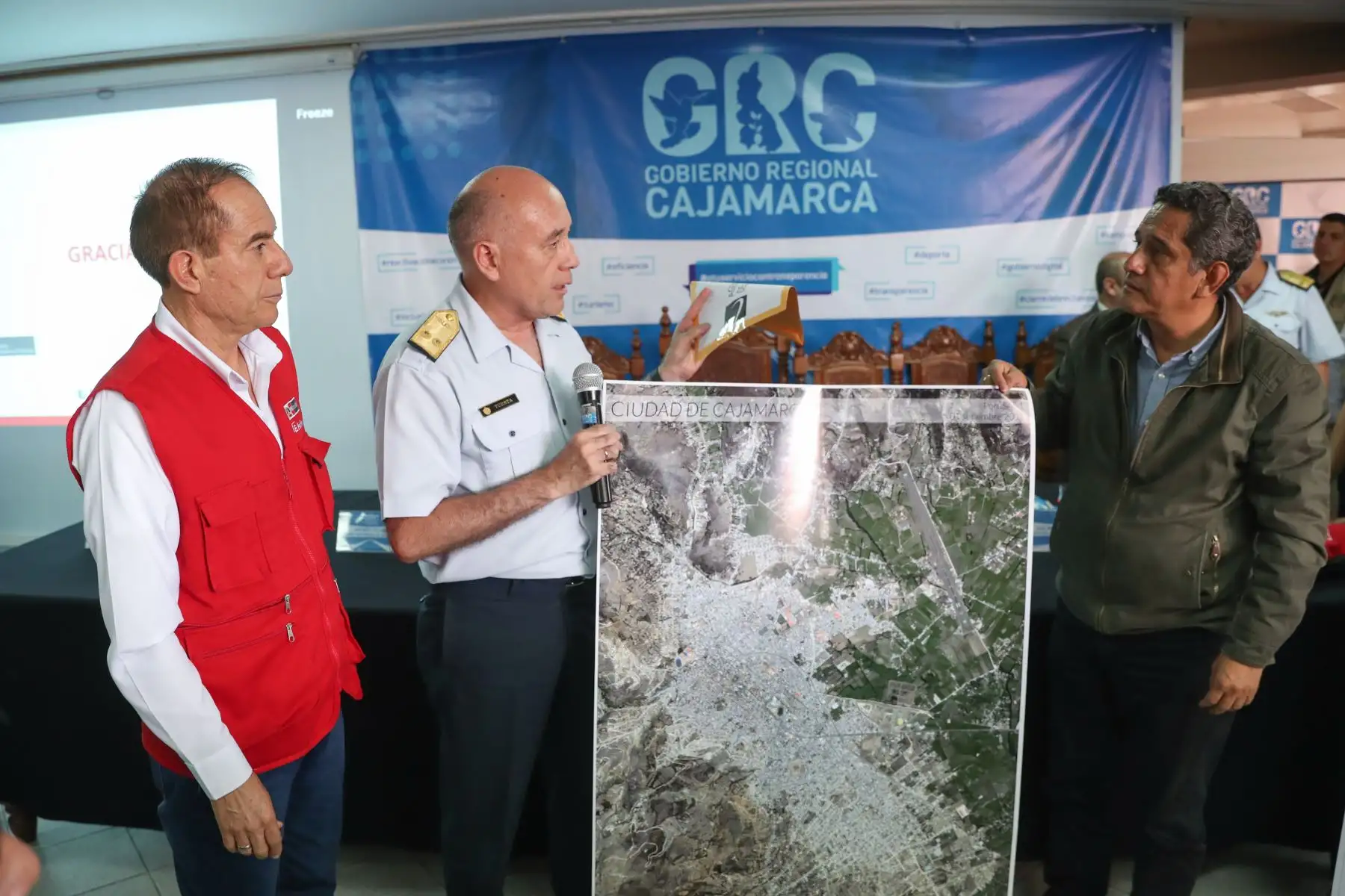 Ministro de Defensa, Walter Martos realizó viaje de trabajo a la región Cajamarca. Foto: MINDEF