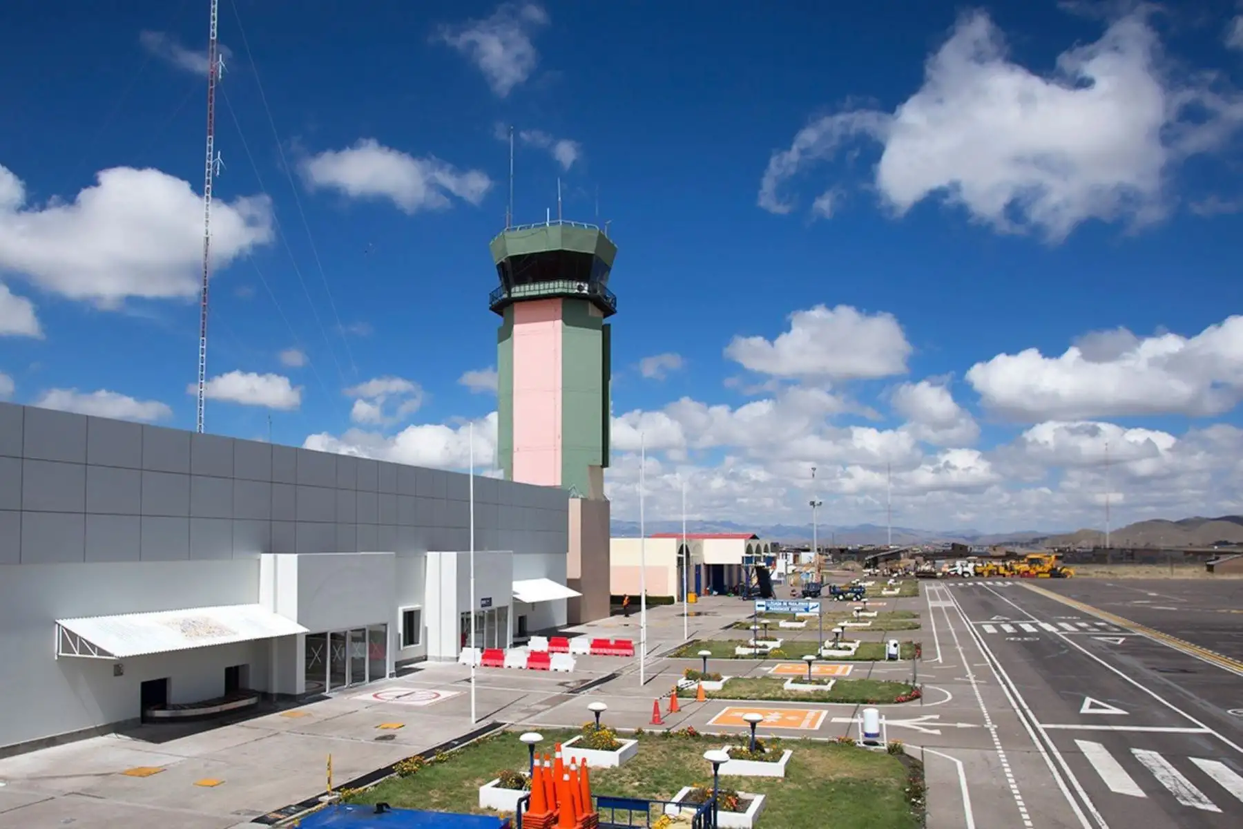 El Ministerio de Transportes y Comunicaciones (MTC)  brindó a la población de Juliaca detalles sobre ampliación del aeropuerto Manco Cápac.