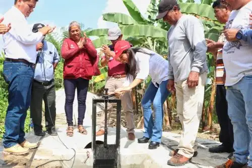 La puesta en funcionamiento del canal de riego Tres Cruces, reforzado para soportar las lluvias torrenciales, garantizará el sustento de vida de los agricultores de cultivos de banano y limón, del distrito de Papayal en Tumbes, zona fronteriza con el Ecuador, aseguró la Autoridad para la Reconstrucción con Cambios.