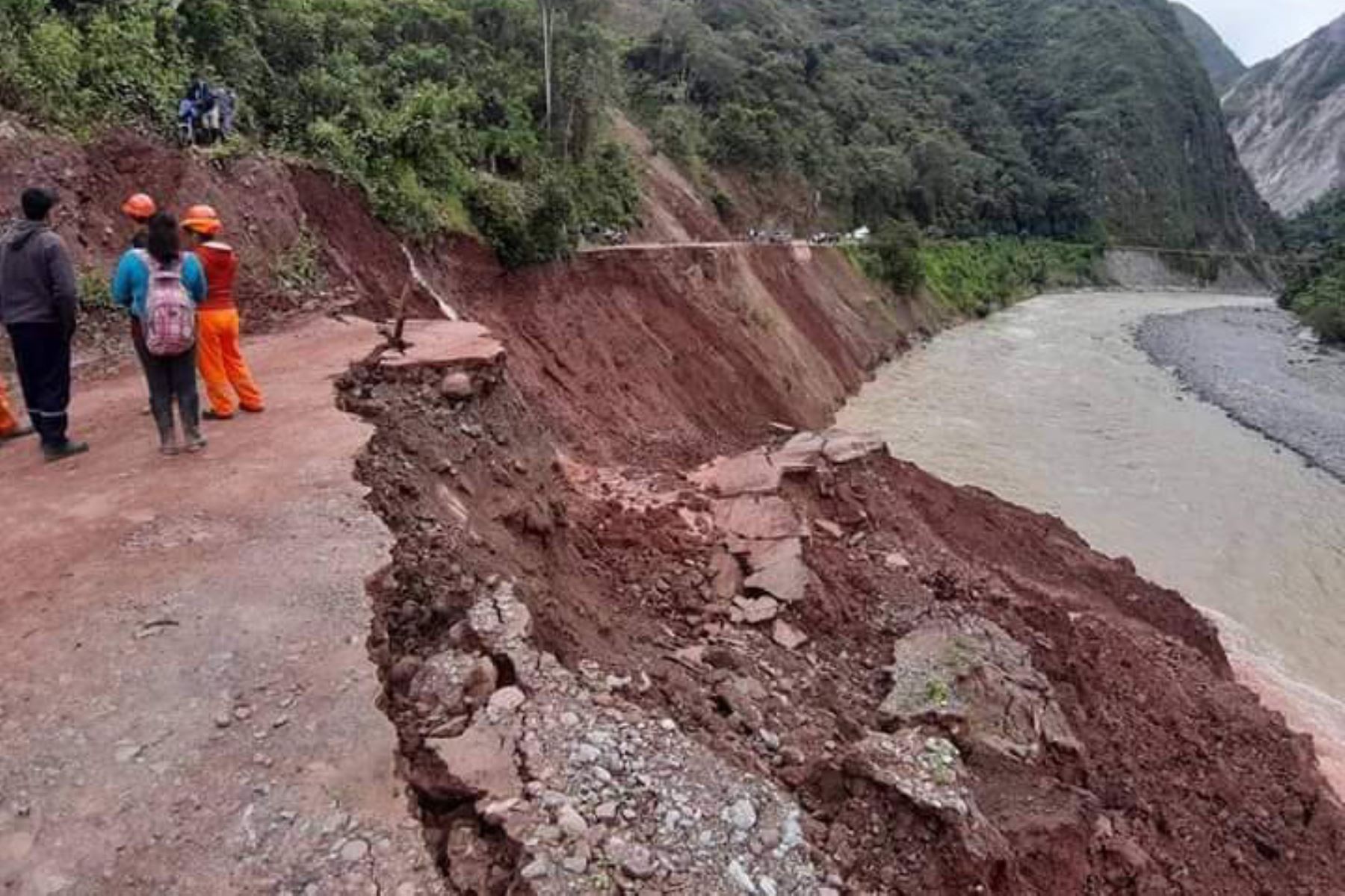 Reportan daños por desborde de río y deslizamiento en provincia de Oxapampa, región Pasco. ANDINA/Difusión