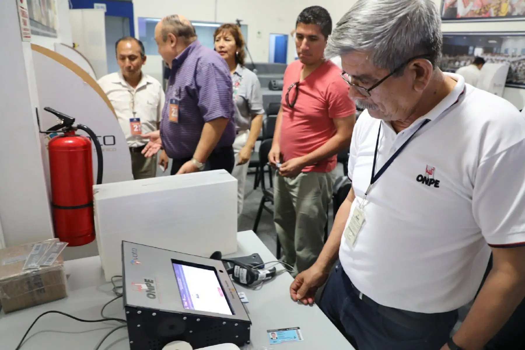 Capacitación de personeros en el voto electrónico presencial. Foto: Difusión.