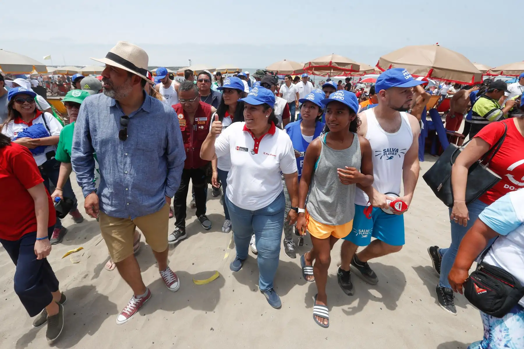 Ministra del Ambiente, Fabiola Muñoz participa en el lanzamiento de la campaña de información y educación ambiental " Salva Playas " en la playa Los Yuyos en Barranco.
Para esta campaña se han sumado, diversos deportistas destacados como Sofia Mulanovich, Piccollo Clemente, Daniela Rosas, Brisa Málaga y María Fernanda Reyes.
Foto: ANDINA/Renato Pajuelo