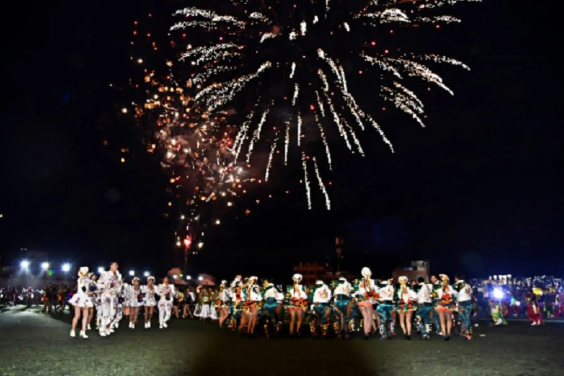 Puno vibró con noche de danzas y fuegos artificiales en lanzamiento de La Candelaria