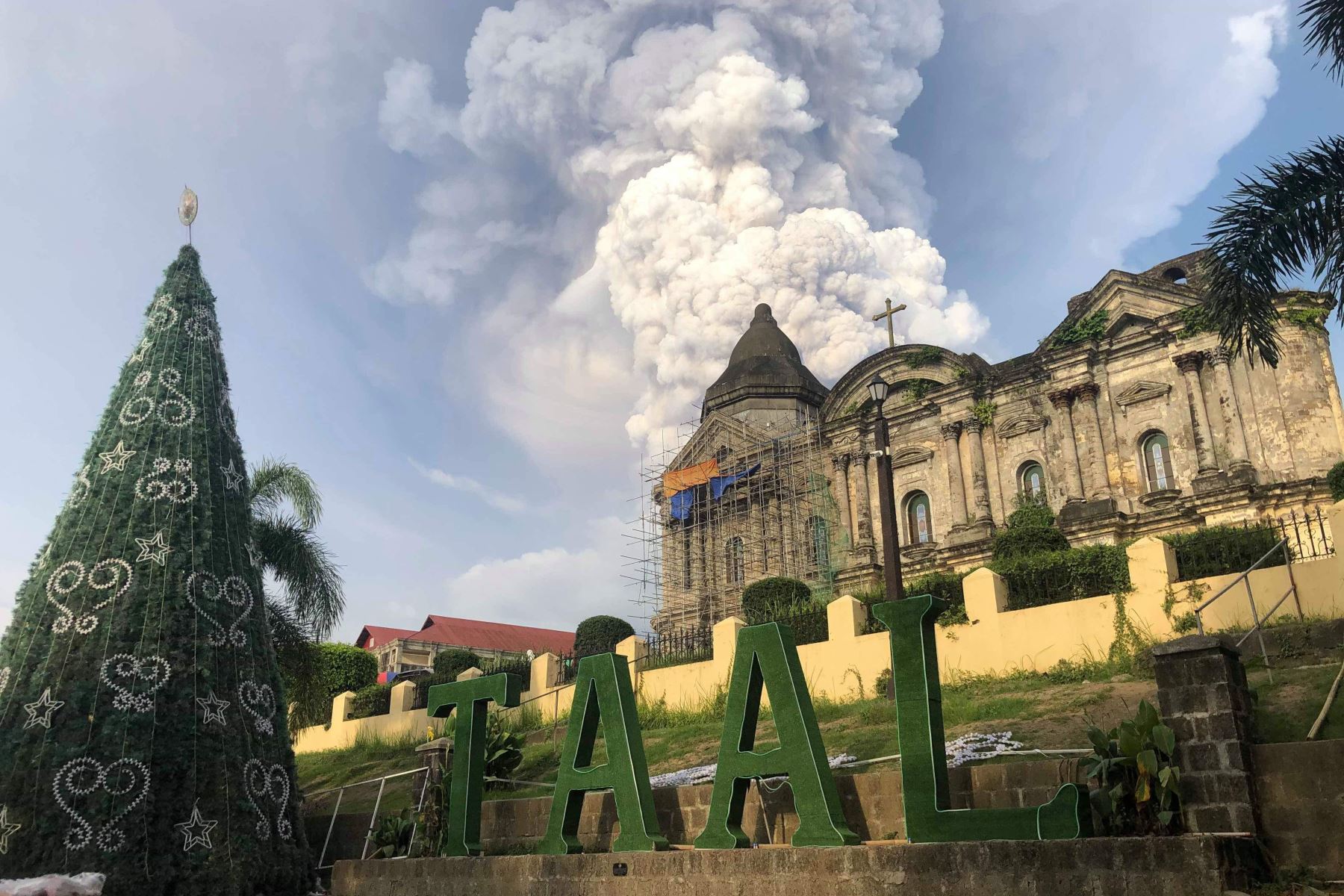 Muestra cenizas del volcán Taal en Filipinas.
Foto: AFP