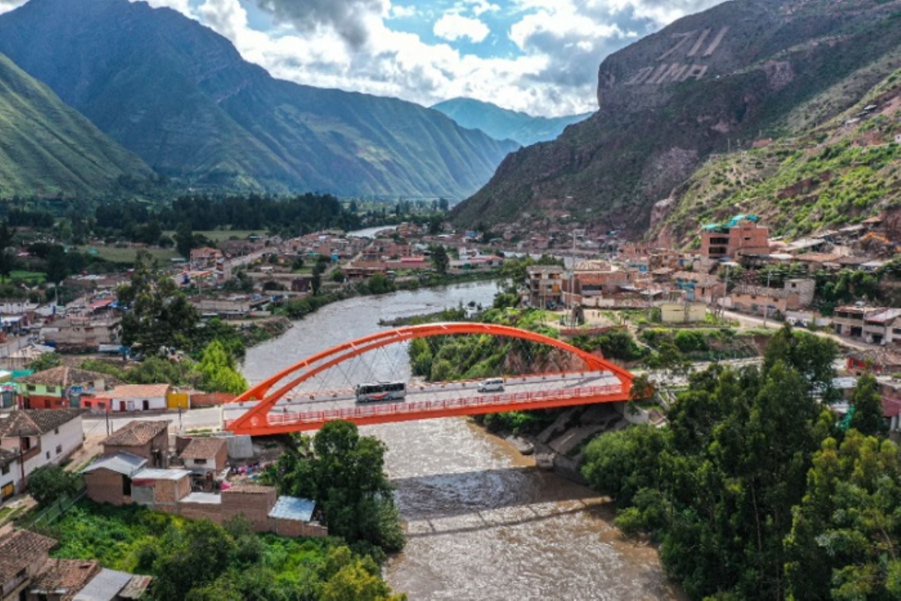 Los puentes mejorarán significativamente la calidad de vida de miles de ciudadanos al acortar el tiempo de los viajes y brindar mayor seguridad durante el tránsito de vehículos.