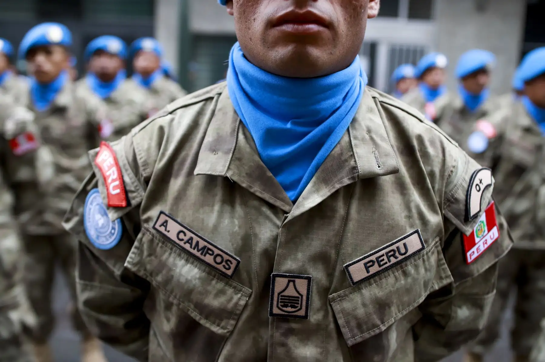 Hace 10 años, los cascos azules peruanos acudieron a Haití para prestar ayuda y auxilio a las personas afectadas por el terremoto que azotó ese país. Hoy, en homenaje a su labor participan del cambio de guardia en el Patio de Honor de Palacio de Gobierno. Foto: ANDINA/Prensa Presidencia