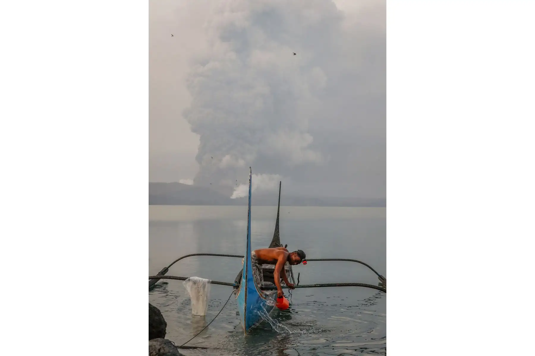 Medios locales señalan que el despertar del volcán también estuvo acompañado de ruidos retumbantes y temblores en las zonas aledañas. Foto: AFP