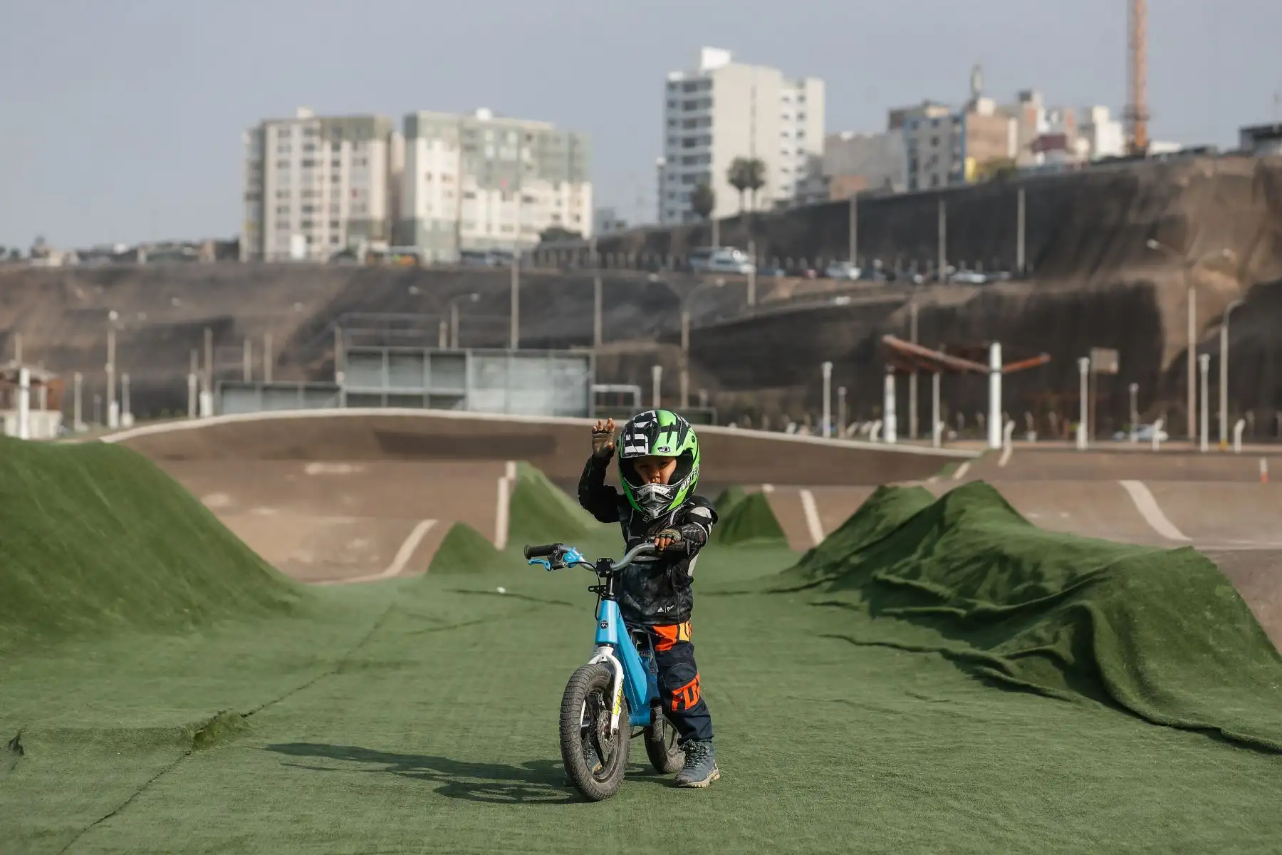 Comité organizador de Lima 2019 inició programa de captación y formación de talento en sede de la Costa Verde con clases de skateboarding, ciclismo BMX, vóley playa y patinaje. Foto: ANDINA/Renato Pajuelo