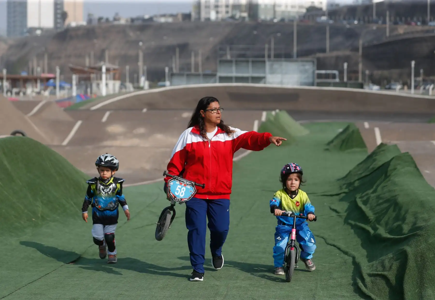 Comité organizador de Lima 2019 inició programa de captación y formación de talento en sede de la Costa Verde con clases de skateboarding, ciclismo BMX, vóley playa y patinaje. Foto: ANDINA/Renato Pajuelo