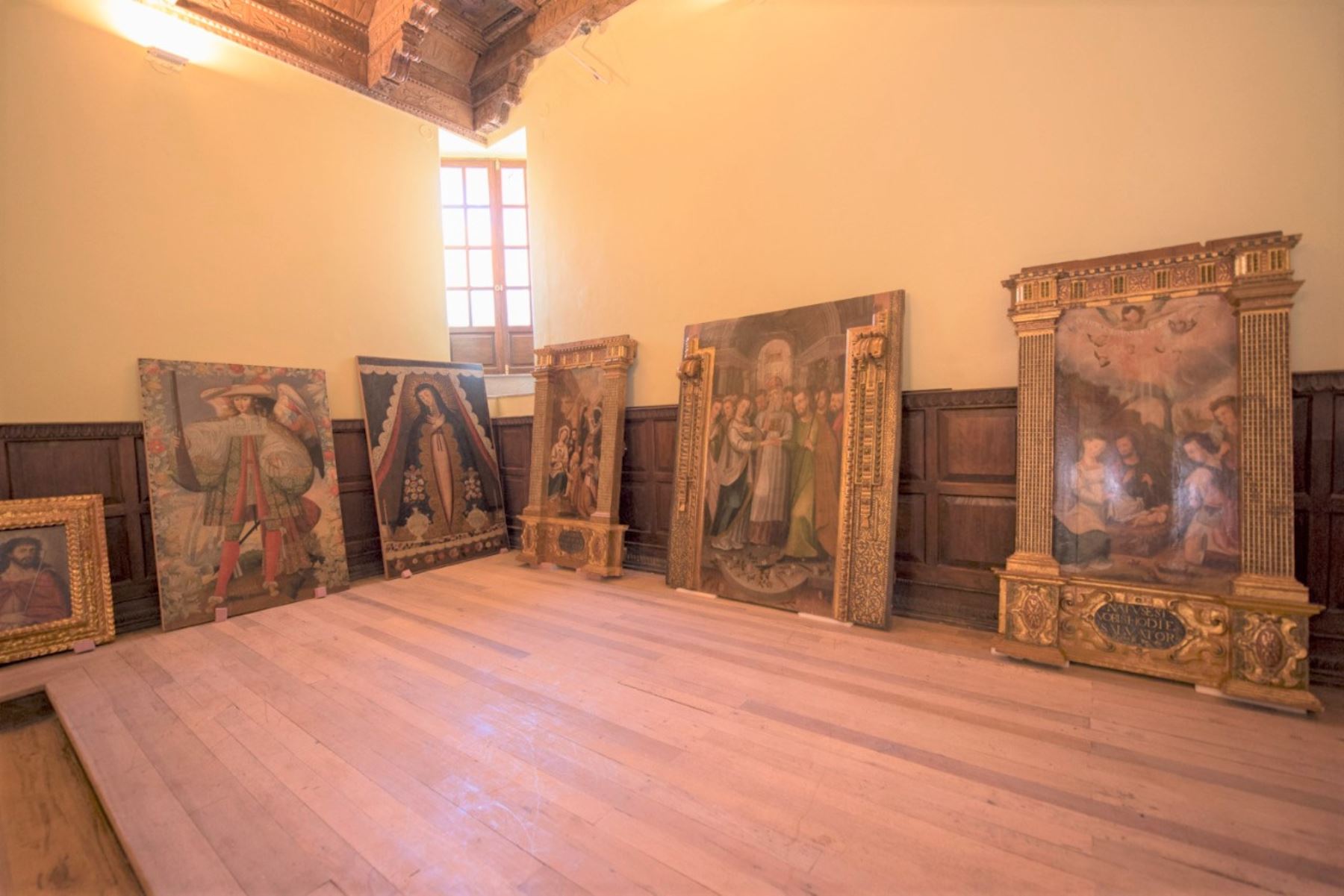 Dirección Desconcentrada de Cultura de Cusco entrega nueve hermosos lienzos de arte religioso colonial de Cusco. ANDINA/Difusión