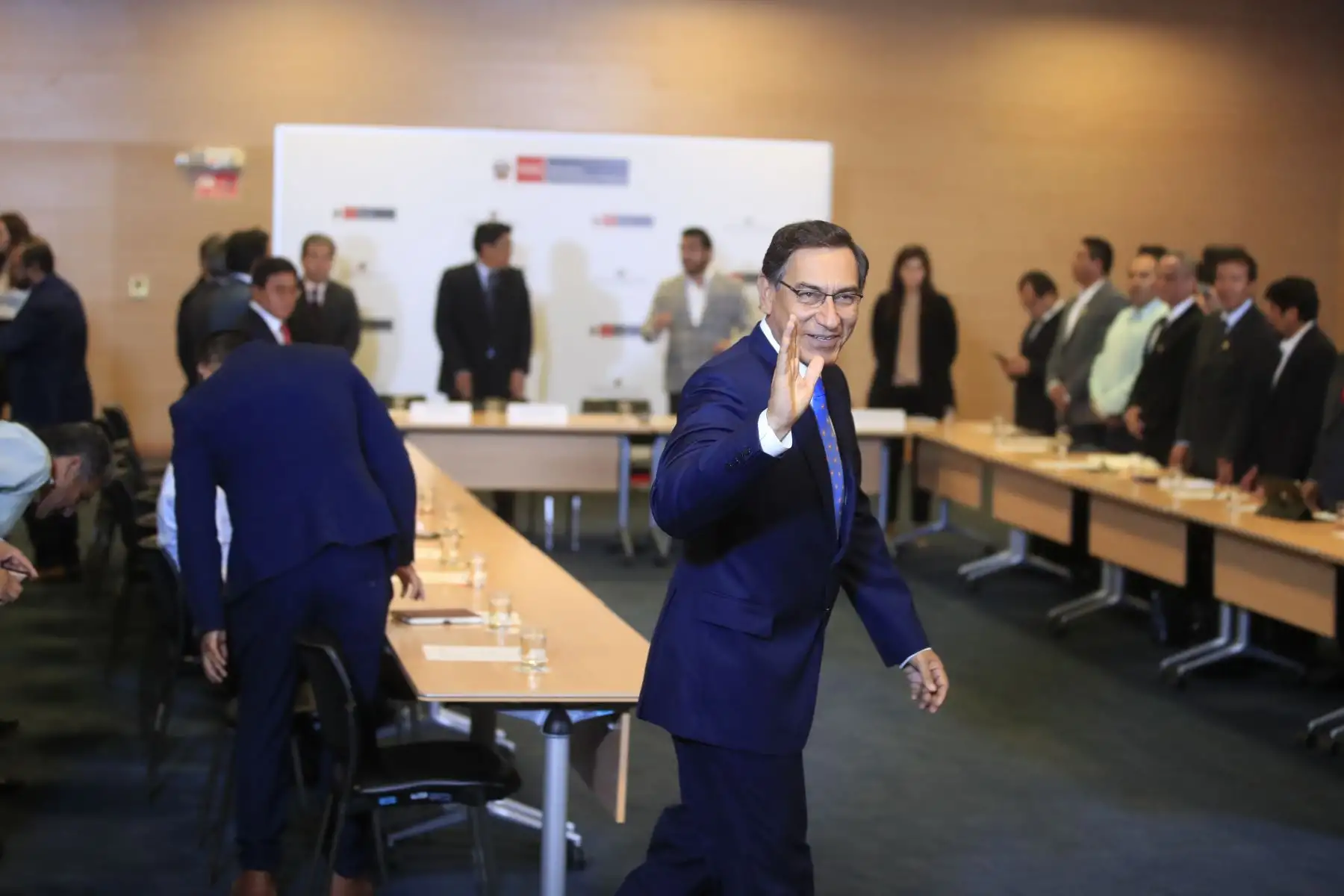 El presidente Martín Vizcarra participa en una reunión de trabajo entre el Ejecutivo y representantes de la Asociación de Municipalidades del Perú (AMPE).
Foto: ANDINA/Juan Carlos Guzmán
